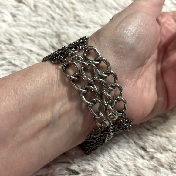 Stretchy Bracelet With Crystal Beads & Chains 7.25" Diam. Before Stretched New - Picture 5 of 6